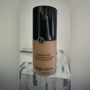 Armani silk luminous foundation shade# 6